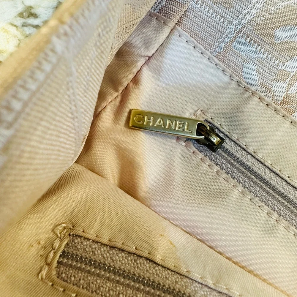 CHANEL Gray Beige Travel Bag with Geometric Design - Picture 10 of 16